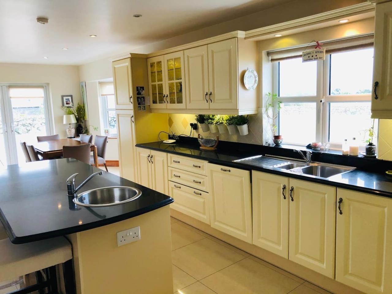 Connemara. 3 Bedroom, 8 Bed, Holiday Home 戈尔韦 外观 照片